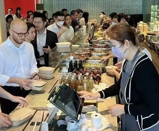 “贫民饭”亮相香港，港人怒骂：“堕落”-第20张图片-