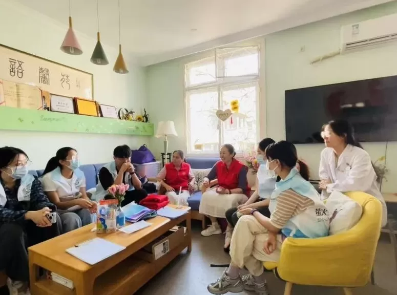 青春有Young｜在安宁疗护病房，我们握住奶奶温暖的手-第4张图片-