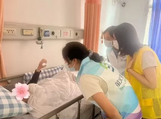 青春有Young｜在安宁疗护病房，我们握住奶奶温暖的手-第6张图片-