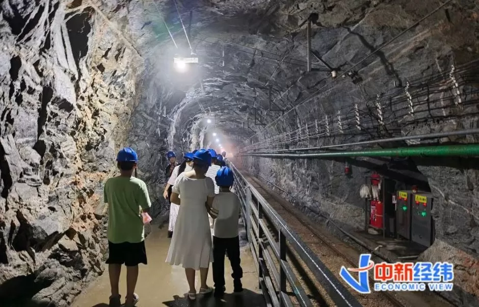 抬头就是万张金箔!游客花30元可淘金,有景区国庆预约破万-第1张图片- 抬头就是万张金箔!游客花30元可淘金,有景区国庆预约破万-第1张图片-