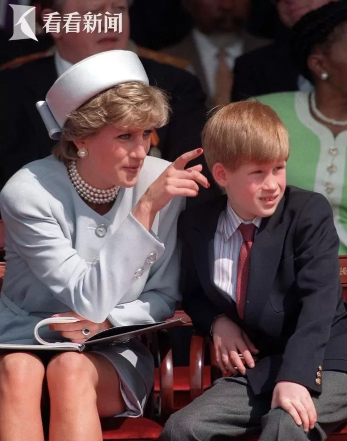 经过戴安娜车祸地梅根车内翘脚拍视频惹众怒-第1张图片-