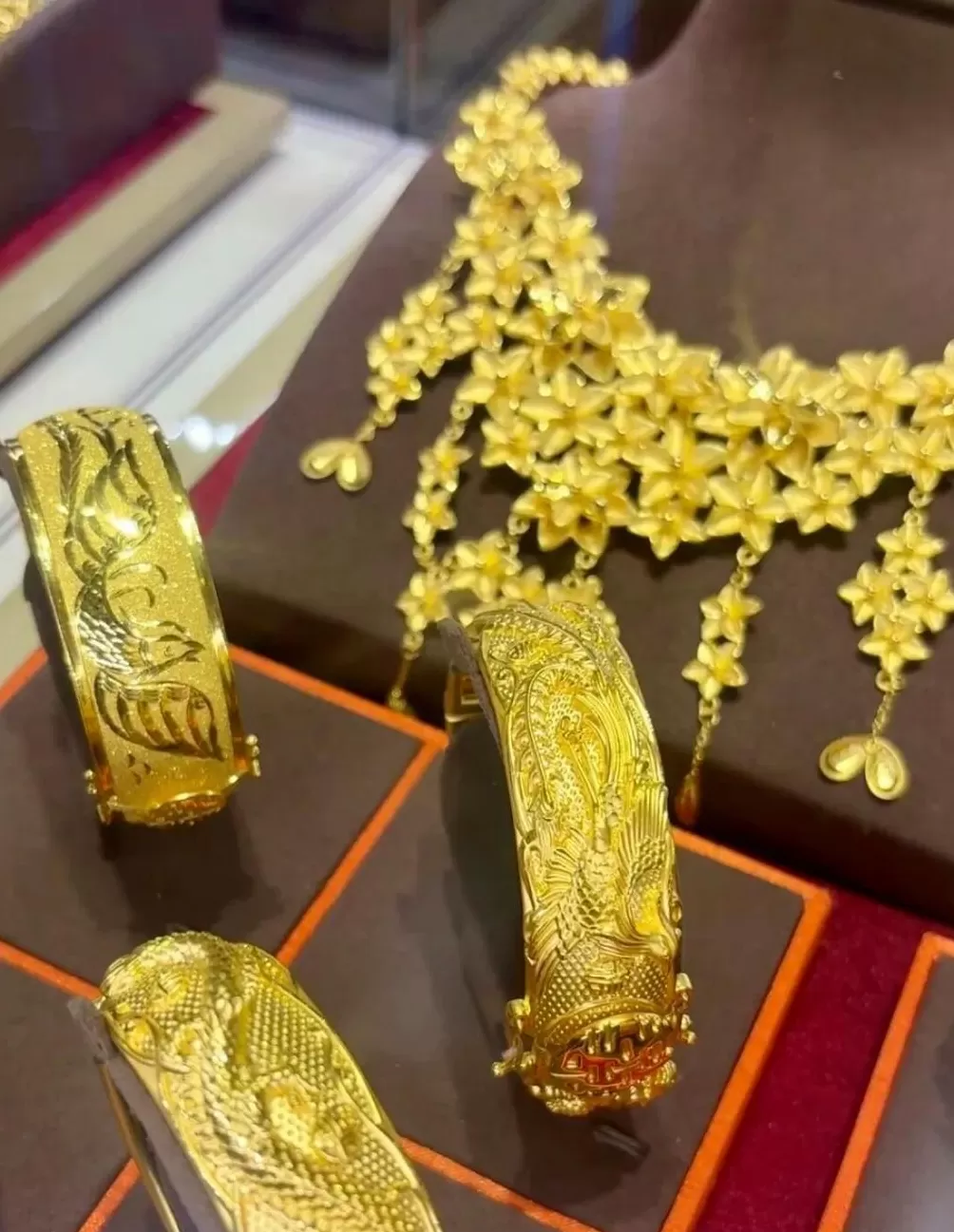 涨疯了，又见证历史！有人一次性花16万元买入，店员：假期结束后还得涨-第1张图片-