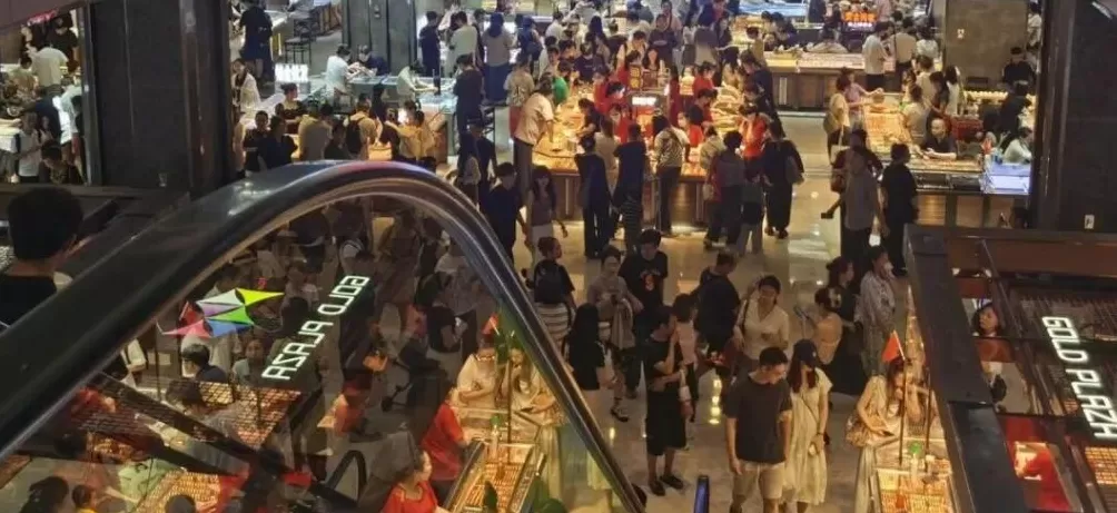 涨疯了，又见证历史！有人一次性花16万元买入，店员：假期结束后还得涨-第2张图片-