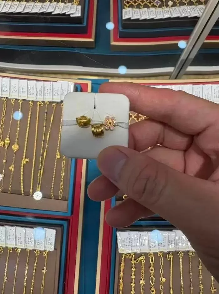 涨疯了，又见证历史！有人一次性花16万元买入，店员：假期结束后还得涨-第4张图片-