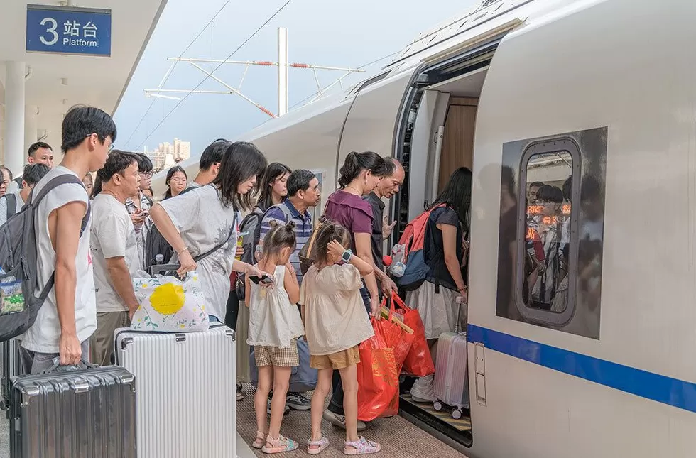 返程客流持续攀升：南铁今日预计发送旅客148万人次-第2张图片-