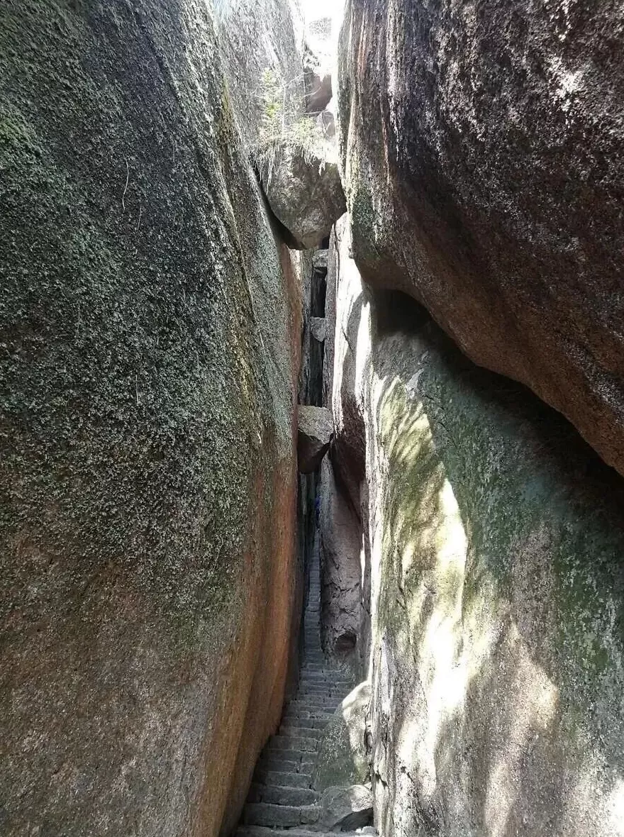 180斤游客被卡在福建太姥山石缝?景区:狭窄区域是为探险而设,非必经路段-第1张图片- 180斤游客被卡在福建太姥山石缝?景区:狭窄区域是为探险而设,非必经路段-第1张图片-