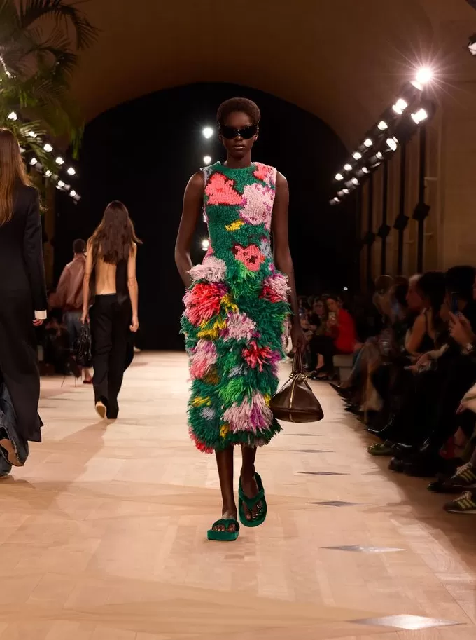 巴黎世家的新反叛-第6张图片-