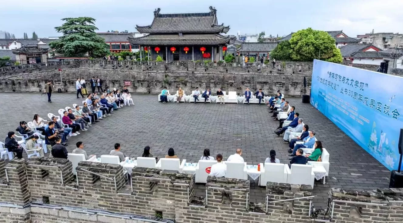 三十载耕耘,252颗星:青年写作如何回应时代?-第1张图片- 三十载耕耘,252颗星:青年写作如何回应时代?-第1张图片-