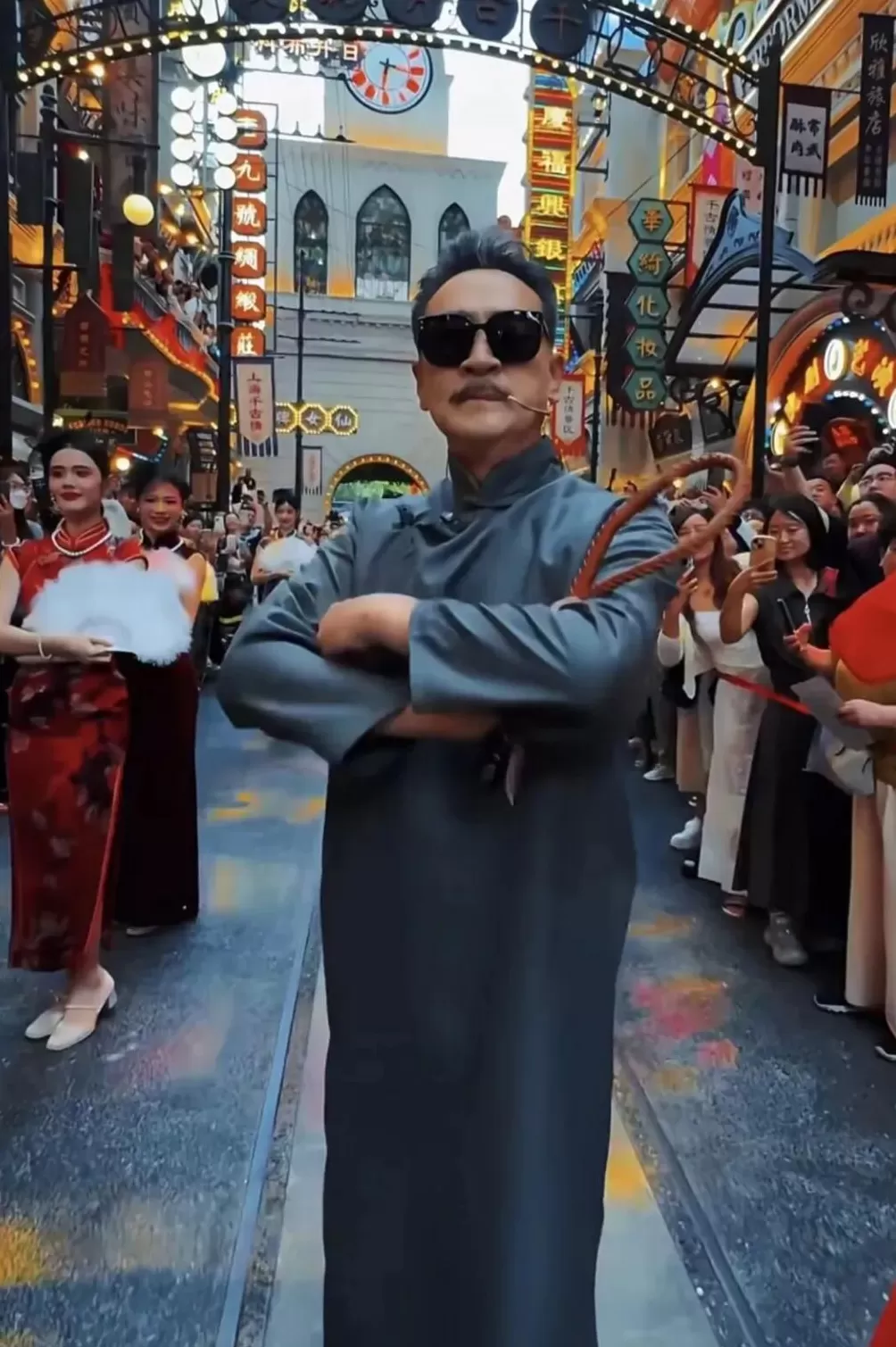 缺钱的明星，挤满景区-第6张图片-