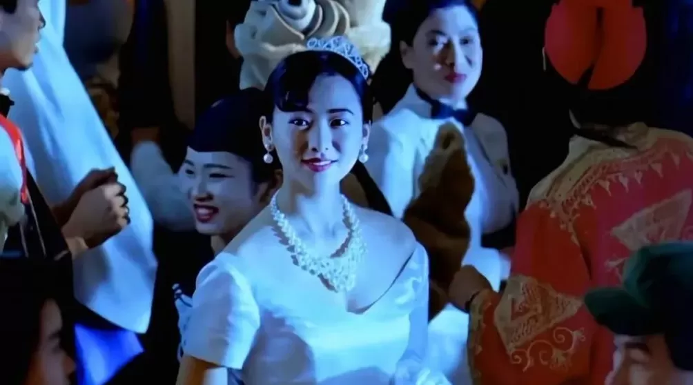 缺钱的明星，挤满景区-第15张图片-