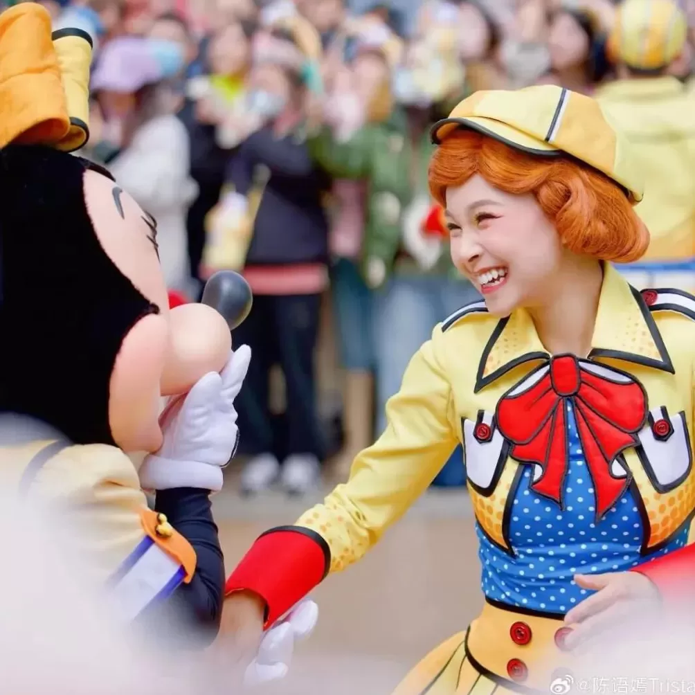 缺钱的明星，挤满景区-第28张图片-