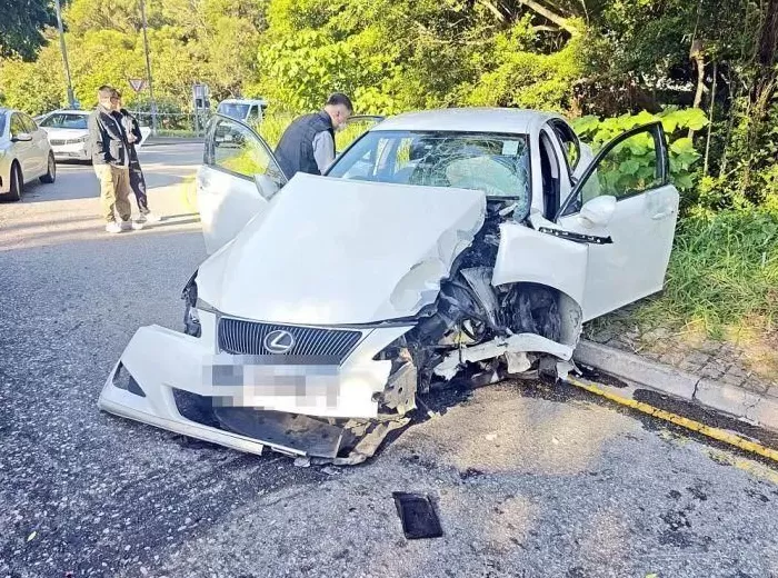 香港一毒贩戴手铐逃跑，警方全力追捕中！此前因“毒品快餐车”撞毁被捕-第3张图片-