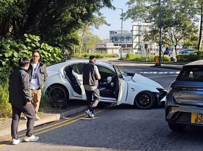 香港一毒贩戴手铐逃跑，警方全力追捕中！此前因“毒品快餐车”撞毁被捕-第5张图片-