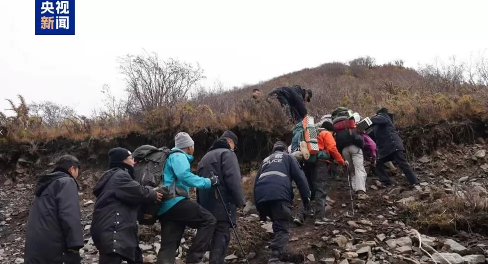 青海通报：祁连山冷龙岭被困徒步者搜救结束251人被转移-第5张图片-