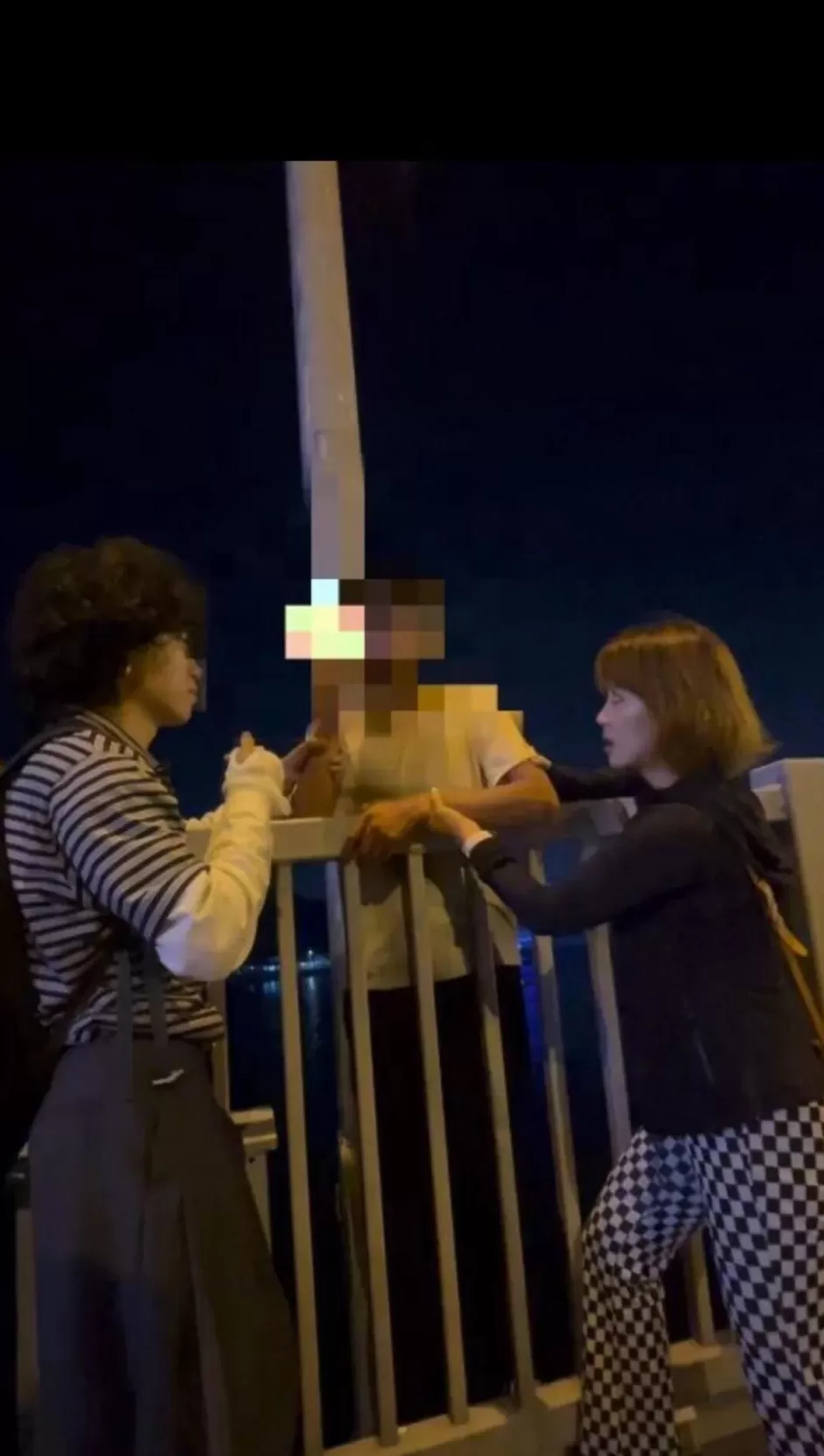 郑州女子游大连，8分钟劝回欲跳海男子：没有什么过不去的，你要想喝酒我们陪你喝-第2张图片-