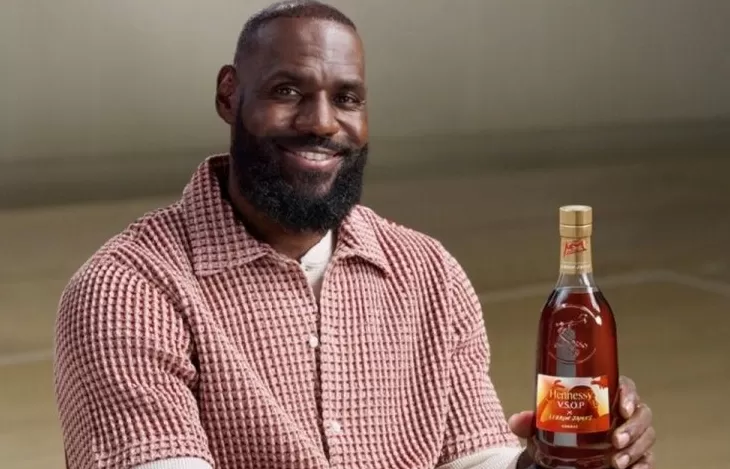 决定2.0竟是一条广告代言，拿捏流量还得是詹姆斯-第1张图片-