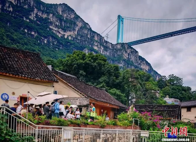 世界第一高桥成热门打卡地桥旅融合激活山村活力-第2张图片-