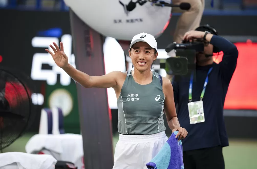 体坛联播｜德约苦战晋级上海站八强，C罗获葡萄牙环球声望奖-第5张图片-