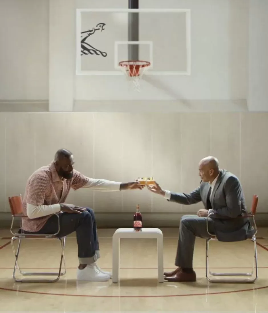 与退役无关！詹姆斯官宣决定2引争议打广告戏耍全世界被骂惨了-第3张图片-