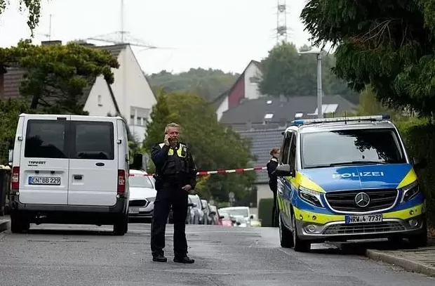 德国当选女市长在家中连遭13刀，伤势严重，15岁养子被戴上手铐-第1张图片-