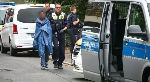 德国当选女市长在家中连遭13刀，伤势严重，15岁养子被戴上手铐-第4张图片-