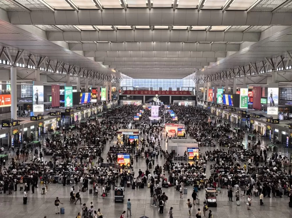 铁路上海站迎返程客流最高峰，预计今日到达83.7万人次-第1张图片-