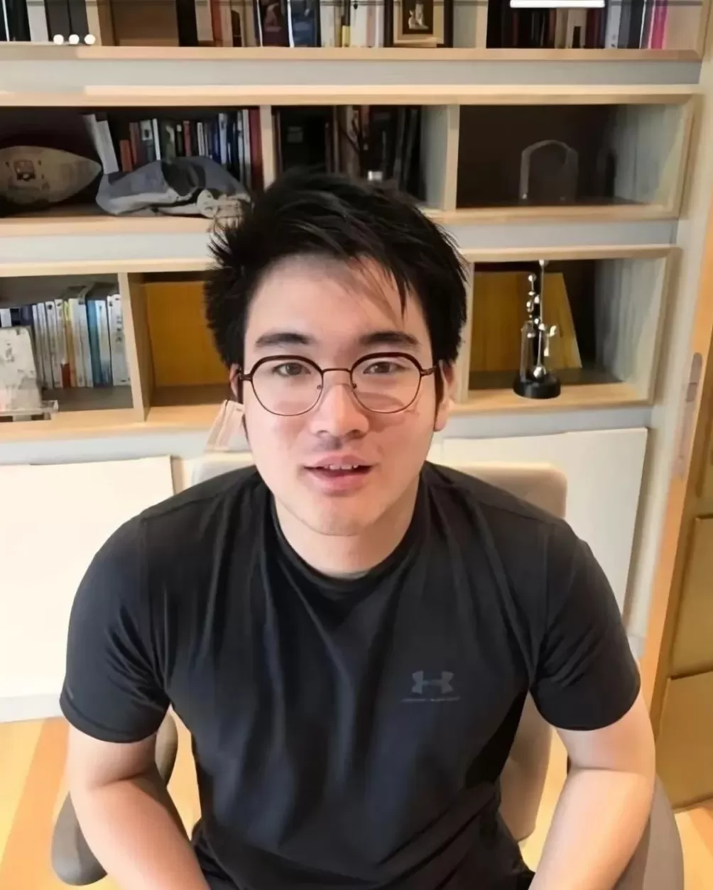 放弃美籍去当兵，“废柴太子”要洗白？-第1张图片-