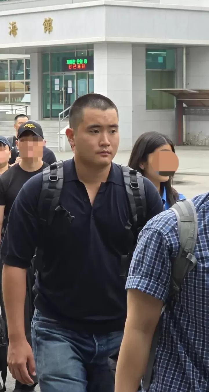 放弃美籍去当兵，“废柴太子”要洗白？-第3张图片-