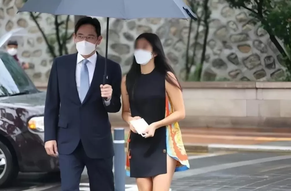 放弃美籍去当兵，“废柴太子”要洗白？-第7张图片-