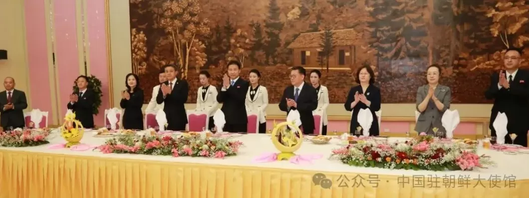 朝方为中国上海艺术团举行欢迎宴会-第1张图片-