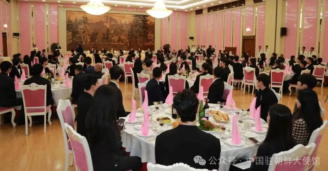 朝方为中国上海艺术团举行欢迎宴会-第3张图片-