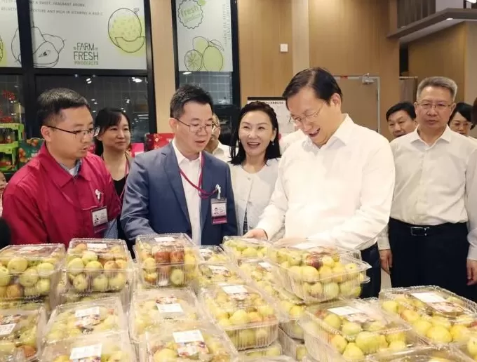 调研假日文旅消费，多地“一把手”走上街头-第1张图片-