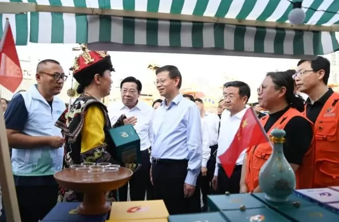 调研假日文旅消费，多地“一把手”走上街头-第4张图片-