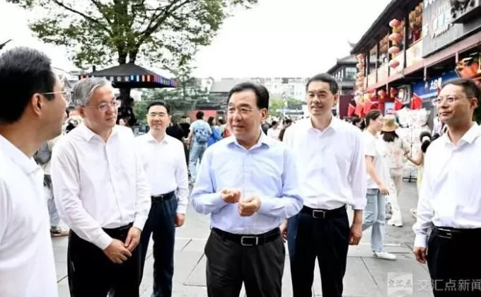 调研假日文旅消费，多地“一把手”走上街头-第2张图片-