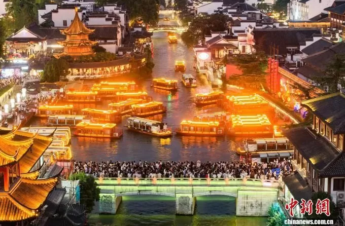 调研假日文旅消费，多地“一把手”走上街头-第5张图片-