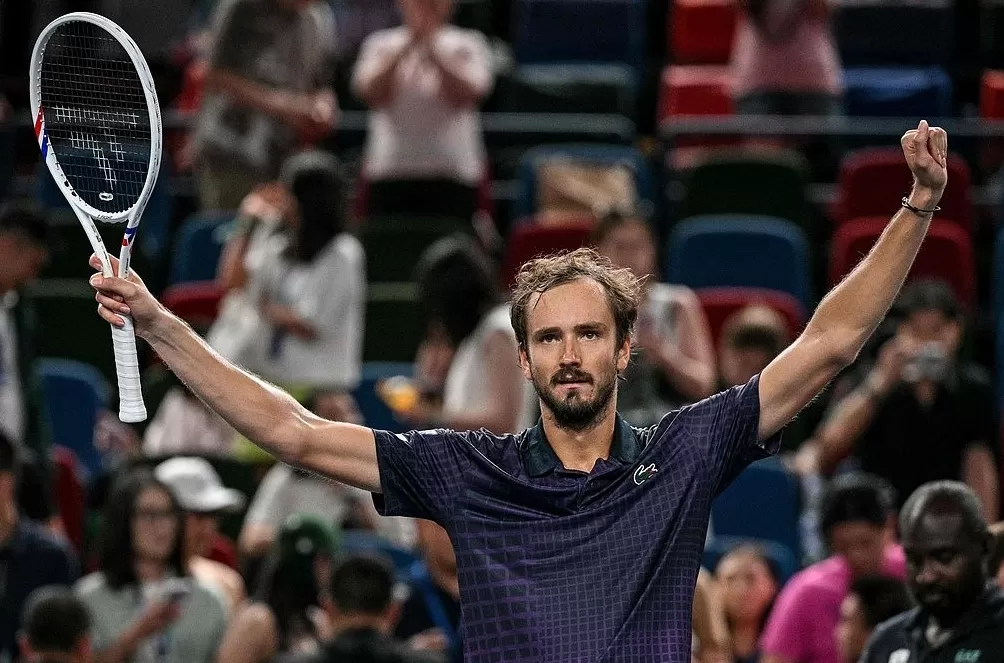 体坛联播｜梅德维德夫晋级八强，国际足联主席祝贺武汉女足-第3张图片-