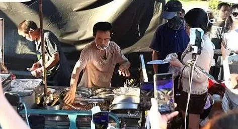 “鸡排哥”登顶：烟火气如何接住泼天富贵？-第1张图片-