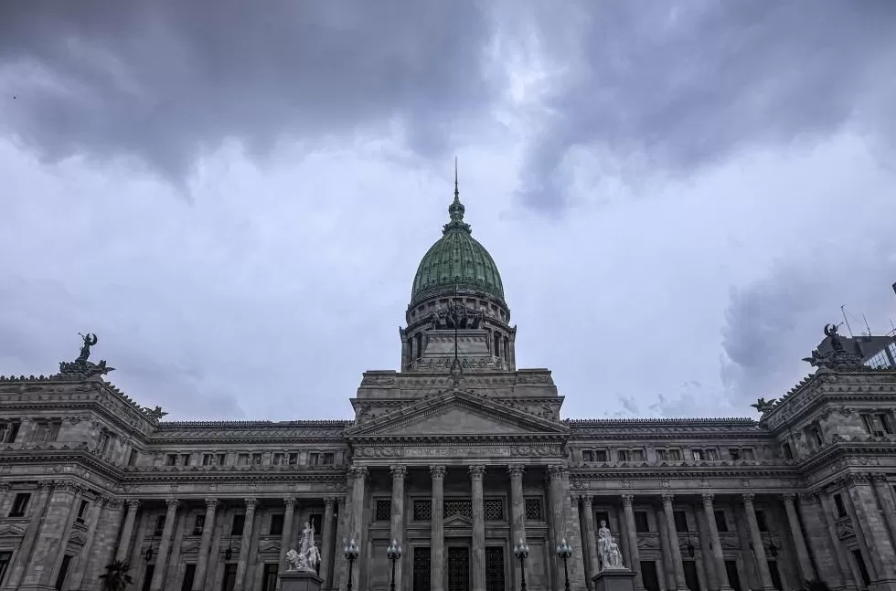 阿根廷众议院通过限制总统令法案-第1张图片-