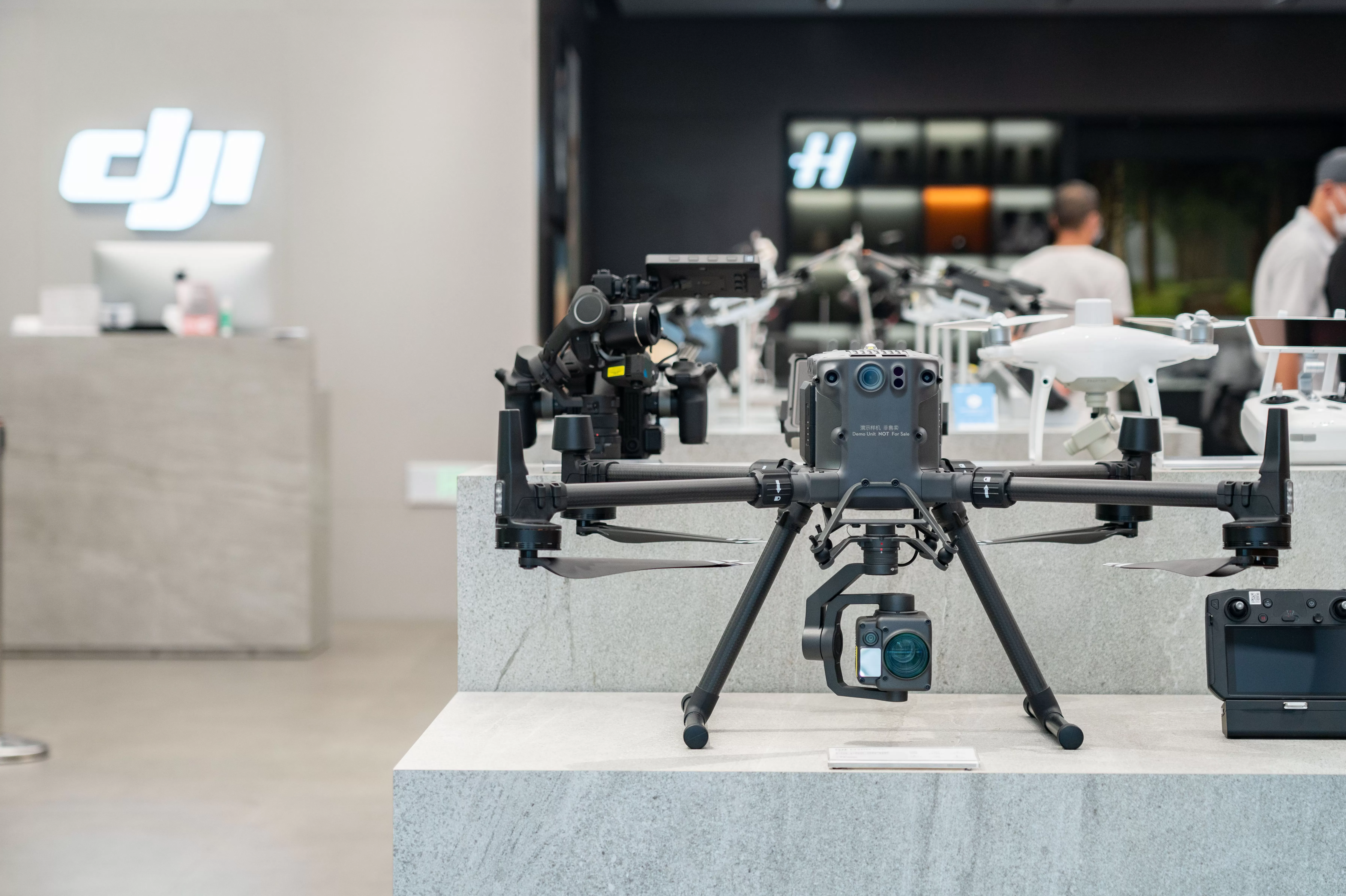 大疆部分产品降价超千元引争议，客服：支持退货及保价服务-第2张图片-