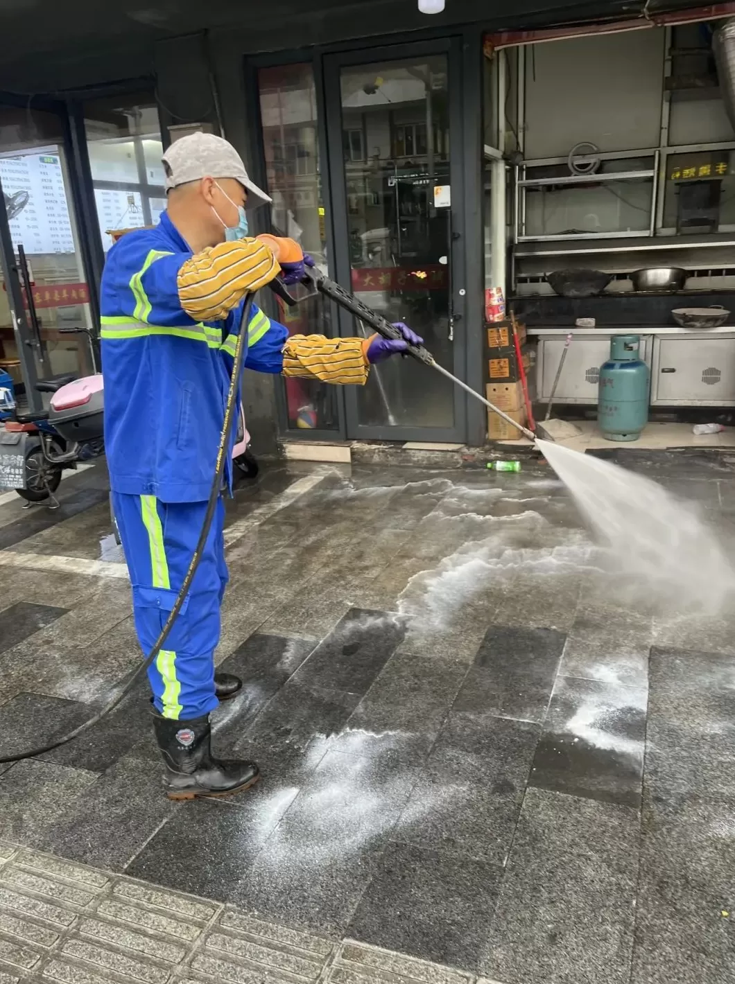 中央政法委发布见义勇为勇士榜，上海八旬救人老兵在列-第2张图片-