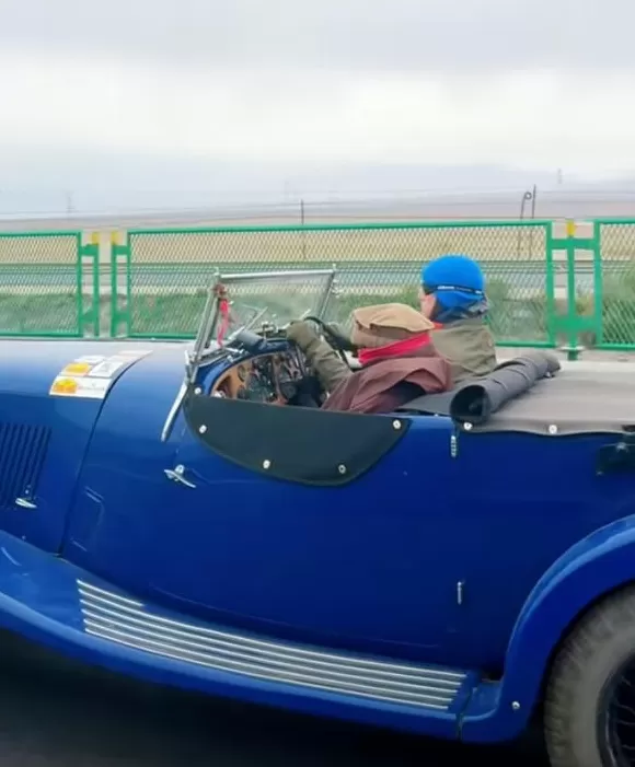 老外成青甘大环线“显眼包”：驾驶1929款劳斯莱斯幻影2代距今近百年-第3张图片-