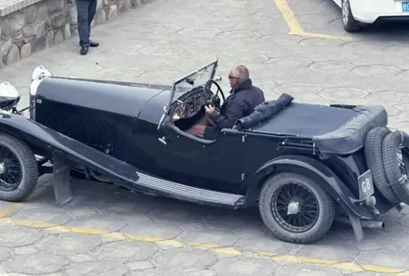 老外成青甘大环线“显眼包”：驾驶1929款劳斯莱斯幻影2代距今近百年-第6张图片-