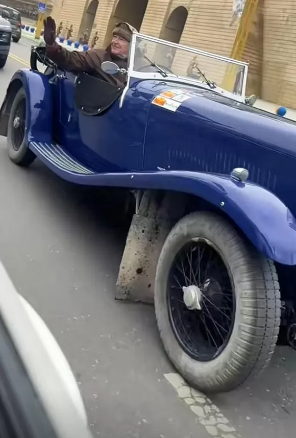 老外成青甘大环线“显眼包”：驾驶1929款劳斯莱斯幻影2代距今近百年-第7张图片-