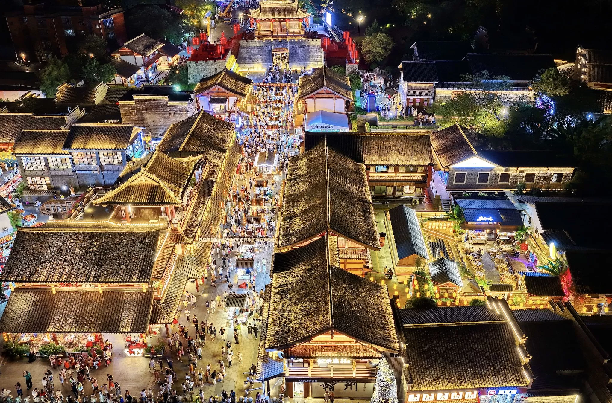 增值税发票数据透视“双节”消费：珠宝销售收入大涨超四成，服务消费表现亮眼-第1张图片-