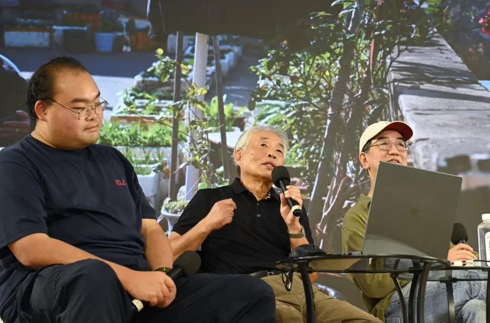 看展览｜陆元敏眼里的彩色上海：生活中好玩的东西都在细节里-第1张图片-