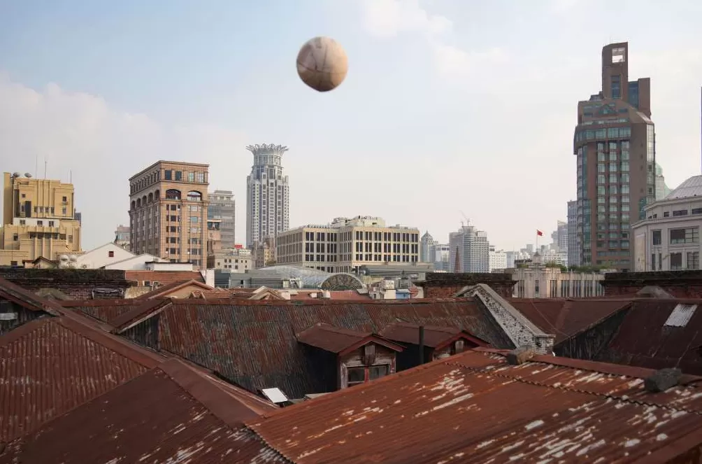 看展览｜陆元敏眼里的彩色上海：生活中好玩的东西都在细节里-第4张图片-