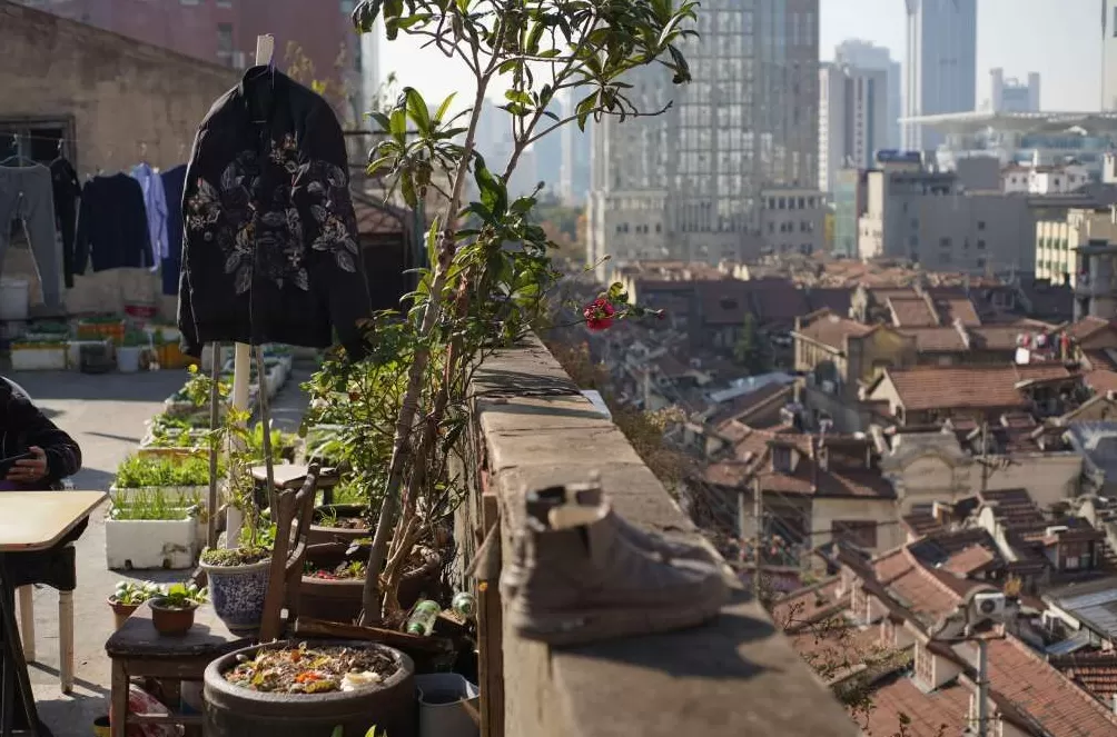 看展览｜陆元敏眼里的彩色上海：生活中好玩的东西都在细节里-第7张图片-