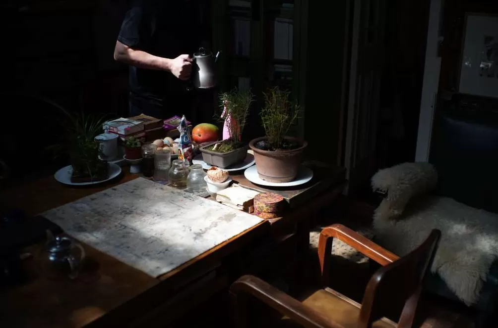 看展览｜陆元敏眼里的彩色上海：生活中好玩的东西都在细节里-第8张图片-