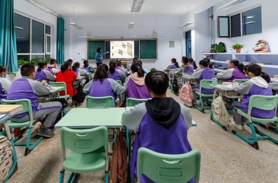 小学生变少，老师们去教初中了-第3张图片-