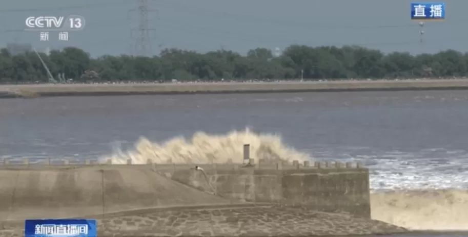最佳视角看潮水与大坝正面交锋-第6张图片-